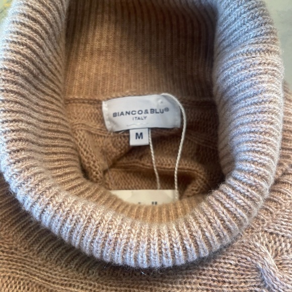 NWT Bianco & Blu Women’s Sweater Size Medium - Picture 2 of 7